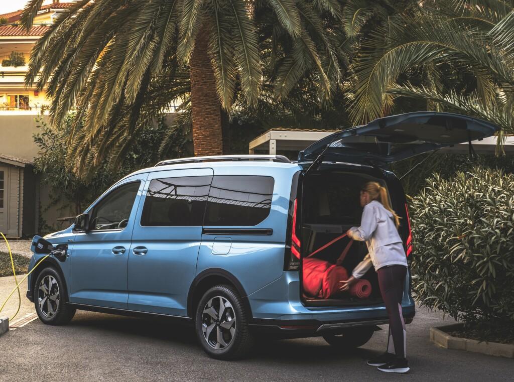 ford_grand_tourneo_connect_active_phev_5_02aa031c13790e77.jpg.2d575bc20f04d48c8f22bc608858596c.jpg