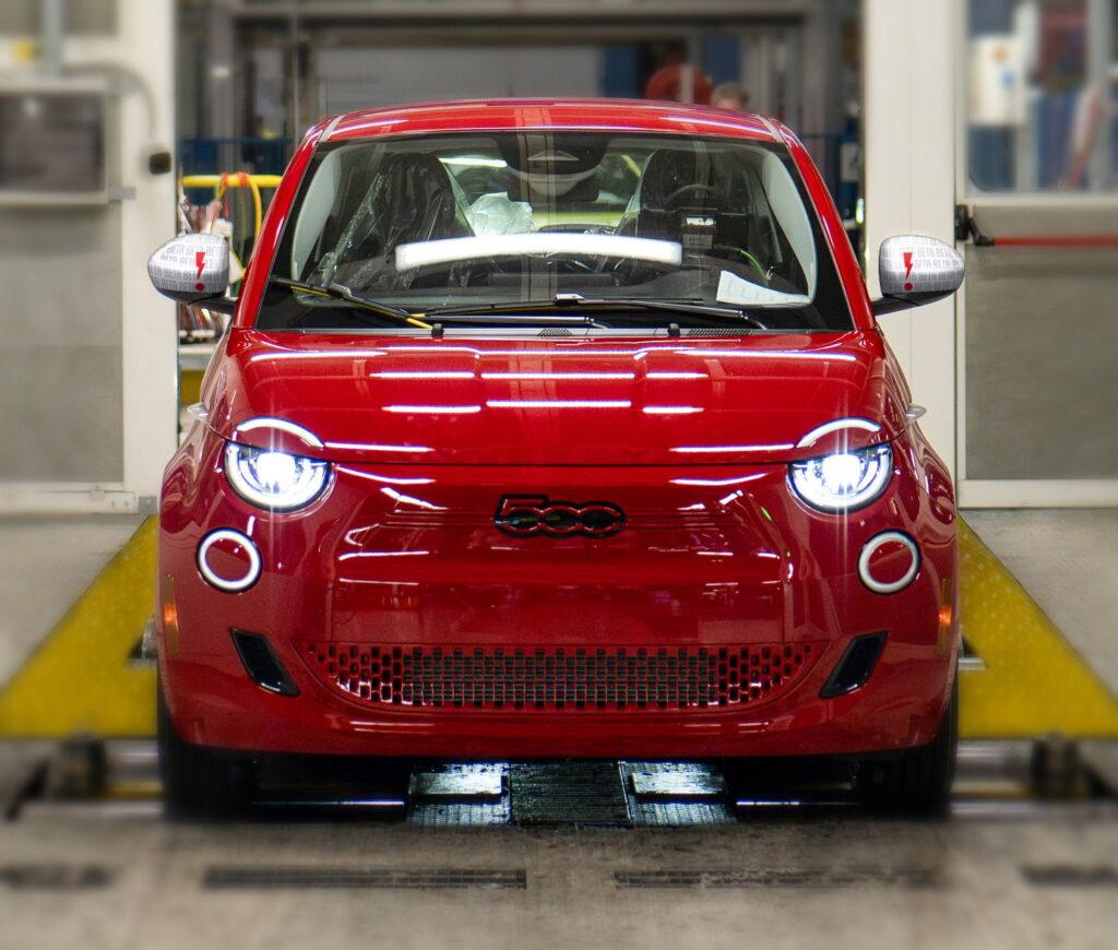 https___www.carscoops.com_wp-content_uploads_2024_03_Fiat-500e-BETA-Club-2s-1024x870.jpg.93608ad57f941cc5fbbd2b2d8fc36137.jpg