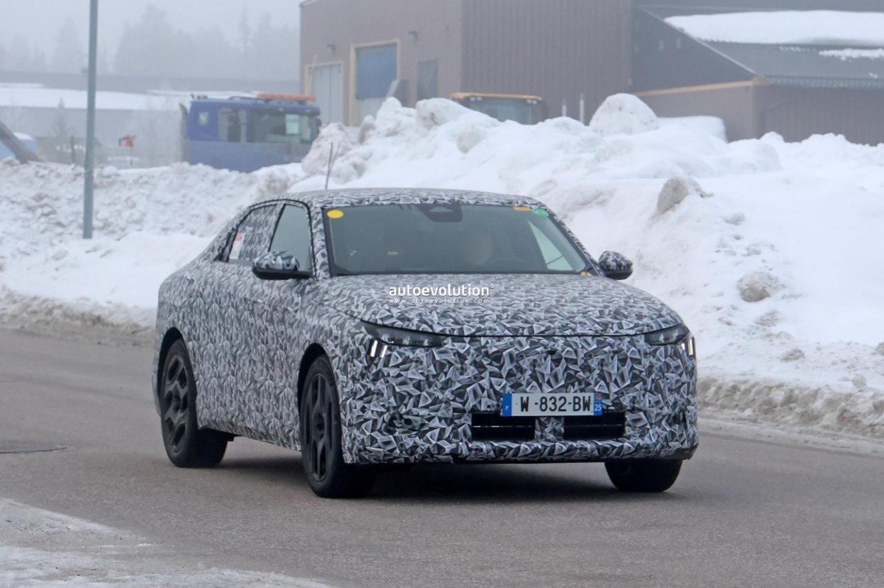 next-ds-flagship-spied-with-sloping-roofline-stla-medium-based-model-is-100-electric_1.jpg