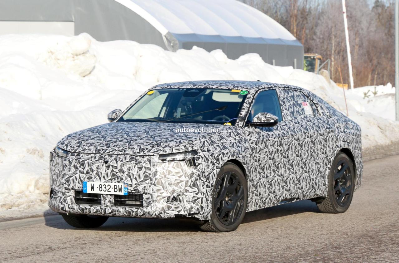 next-ds-flagship-spied-with-sloping-roofline-stla-medium-based-model-is-100-electric_13.jpg