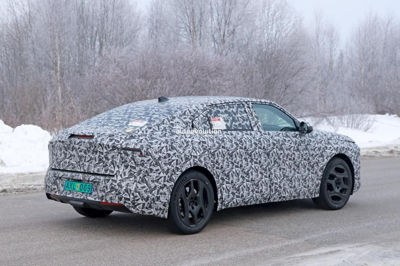 next-ds-flagship-spied-with-sloping-roofline-stla-medium-based-model-is-100-electric_7.jpg