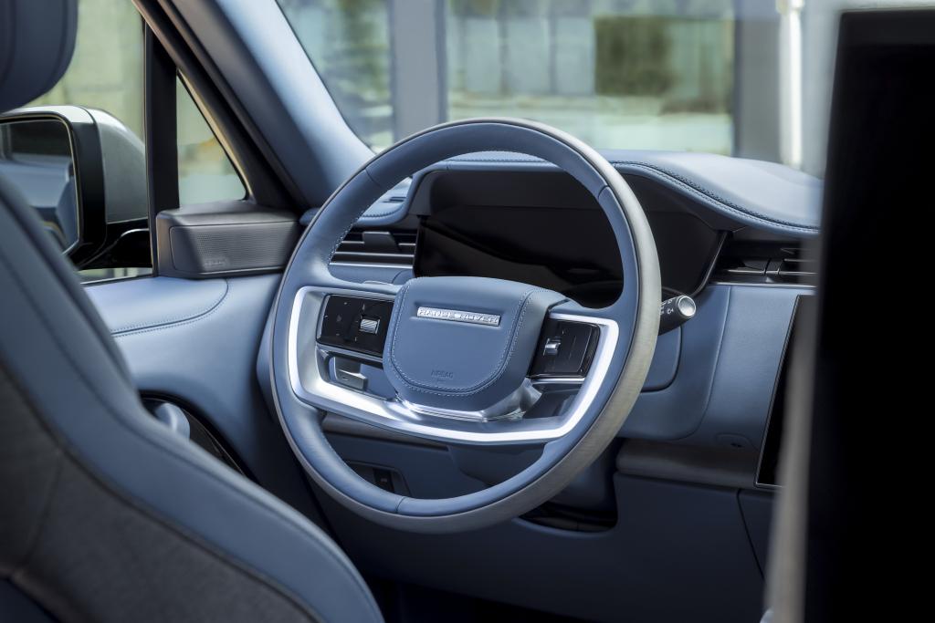 range_rover_sv_arete_edition_54.jpg.527cd68485e4782e45e273b36769d264.jpg
