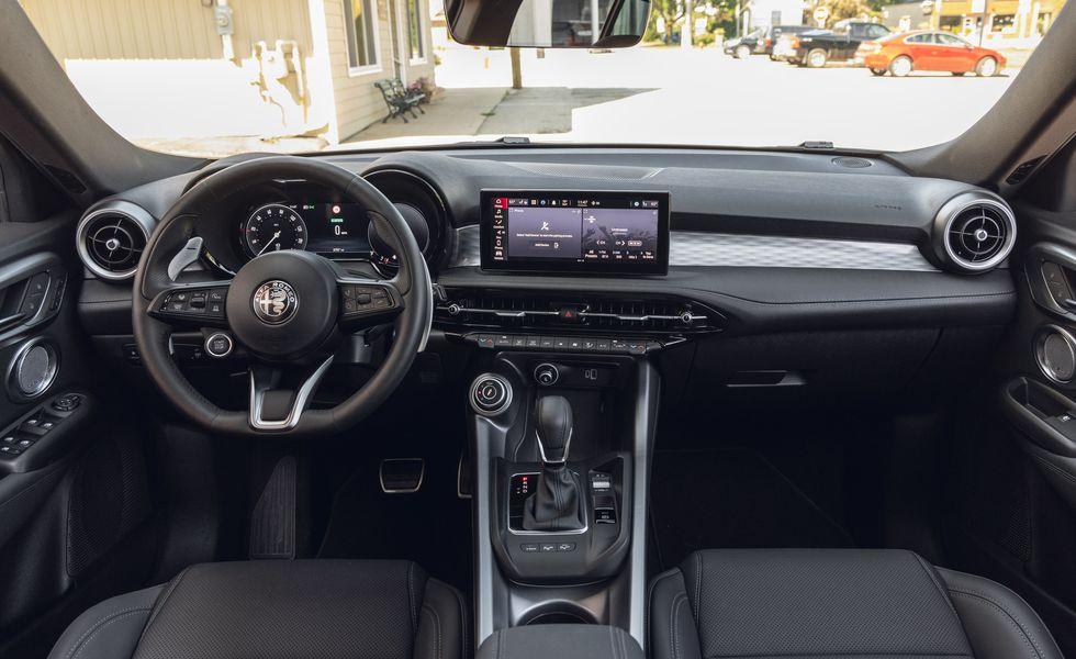 2024-alfa-romeo-tonale-eawd-585-6525bc2dbb092.jpg.fed4fad58bfe7cb8736c2ad05b9e9e5b.jpg