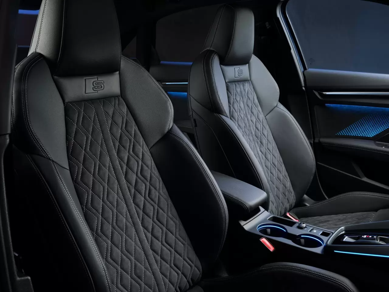 2025-Audi-S3-77.thumb.webp.20e7726707a421e72b64b88b7ab75c18.webp
