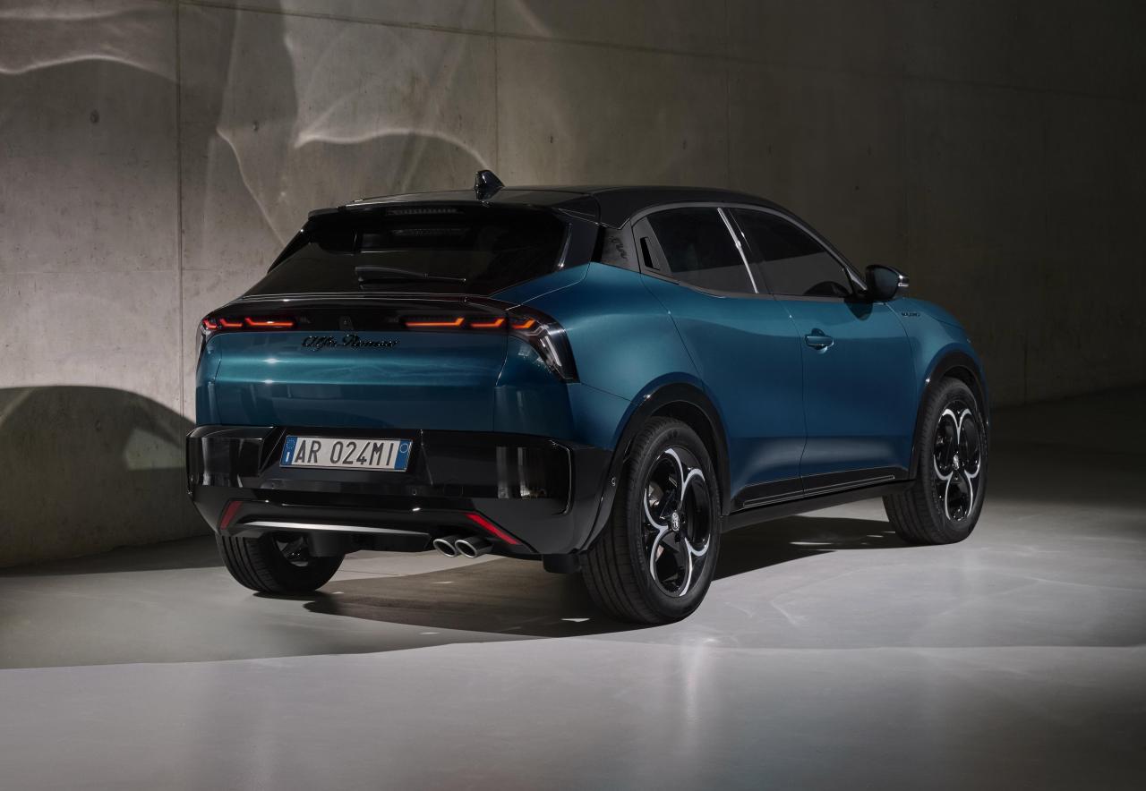 Alfa-Romeo-Milano-EV-elektrische-auto-hybride-3.thumb.jpg.359e6b442e0ab5947717044acbe8c60c.jpg