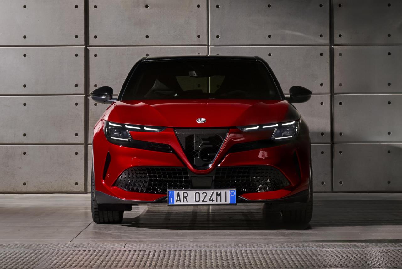 Alfa-Romeo-Milano-EV-elektrische-auto-hybride-5.thumb.jpg.679a96b481048ecf25531f558adda067.jpg