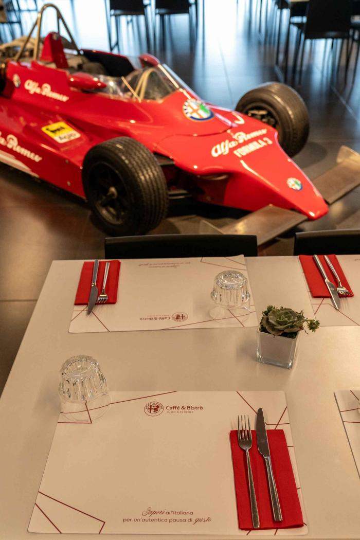 AlfaRomeoCaff.thumb.jpg.604285963967fa5bdb12311ed30dd79f.jpg