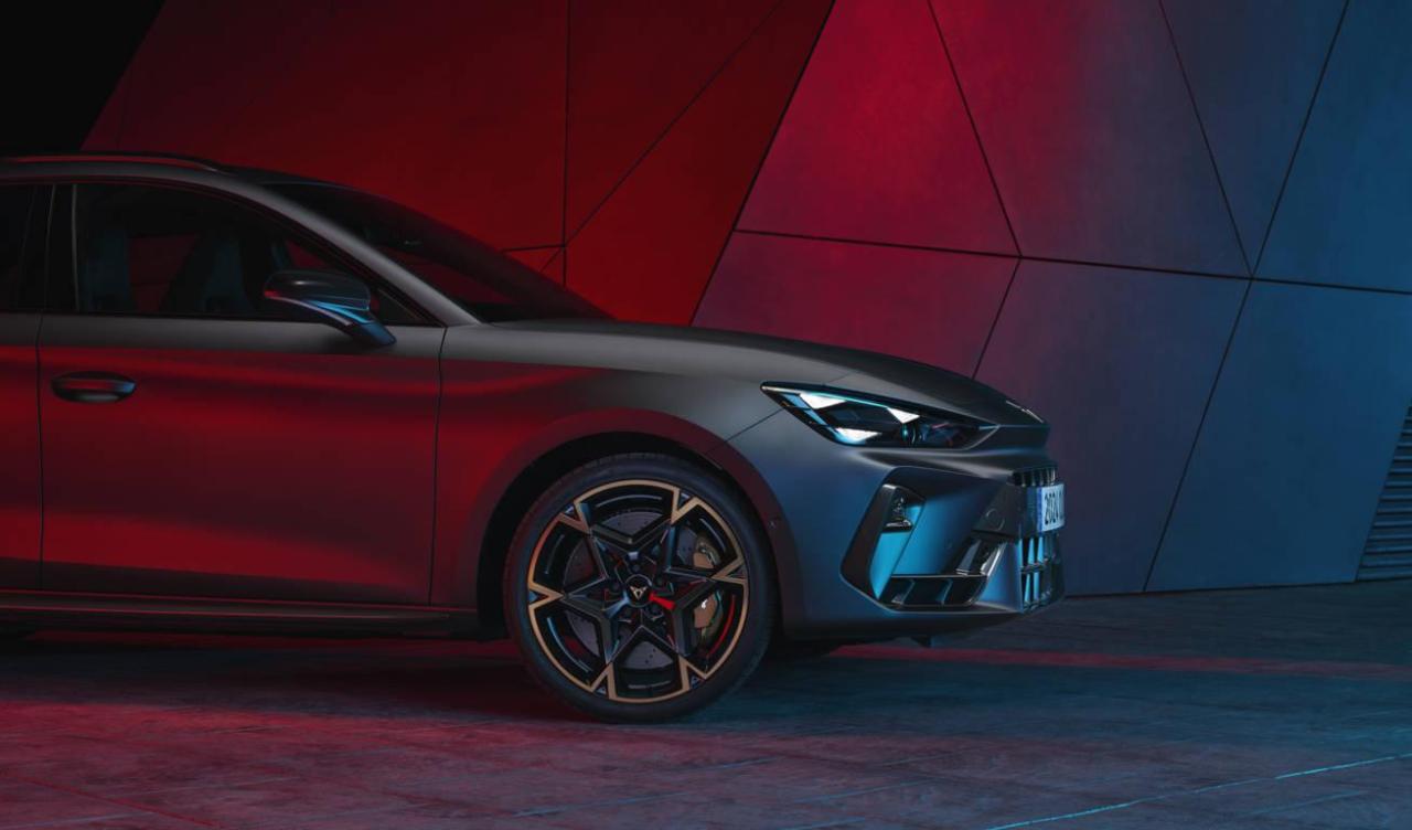 CUPRA_Leon_Sportstourer_05_HQ.jpg