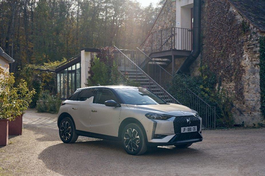 DS3HYBRID2023_11_FYT0012_Bonbon.jpg.e5b434936c4069f77d85a1d4c0652cd6.jpg