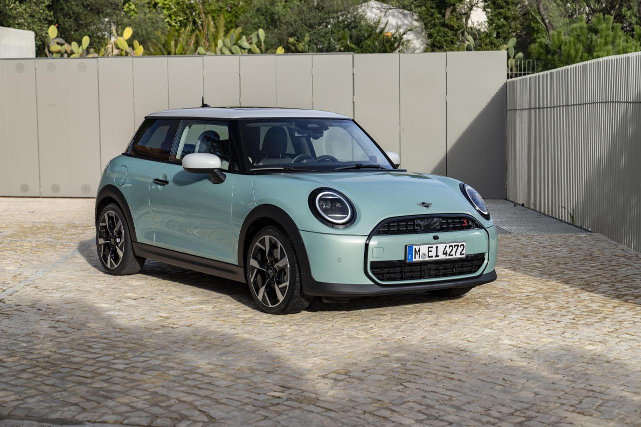 P90542434_highRes_mini-cooper-s-04-202.thumb.jpg.2419fb2403ae859b39226c84431acc62.jpg