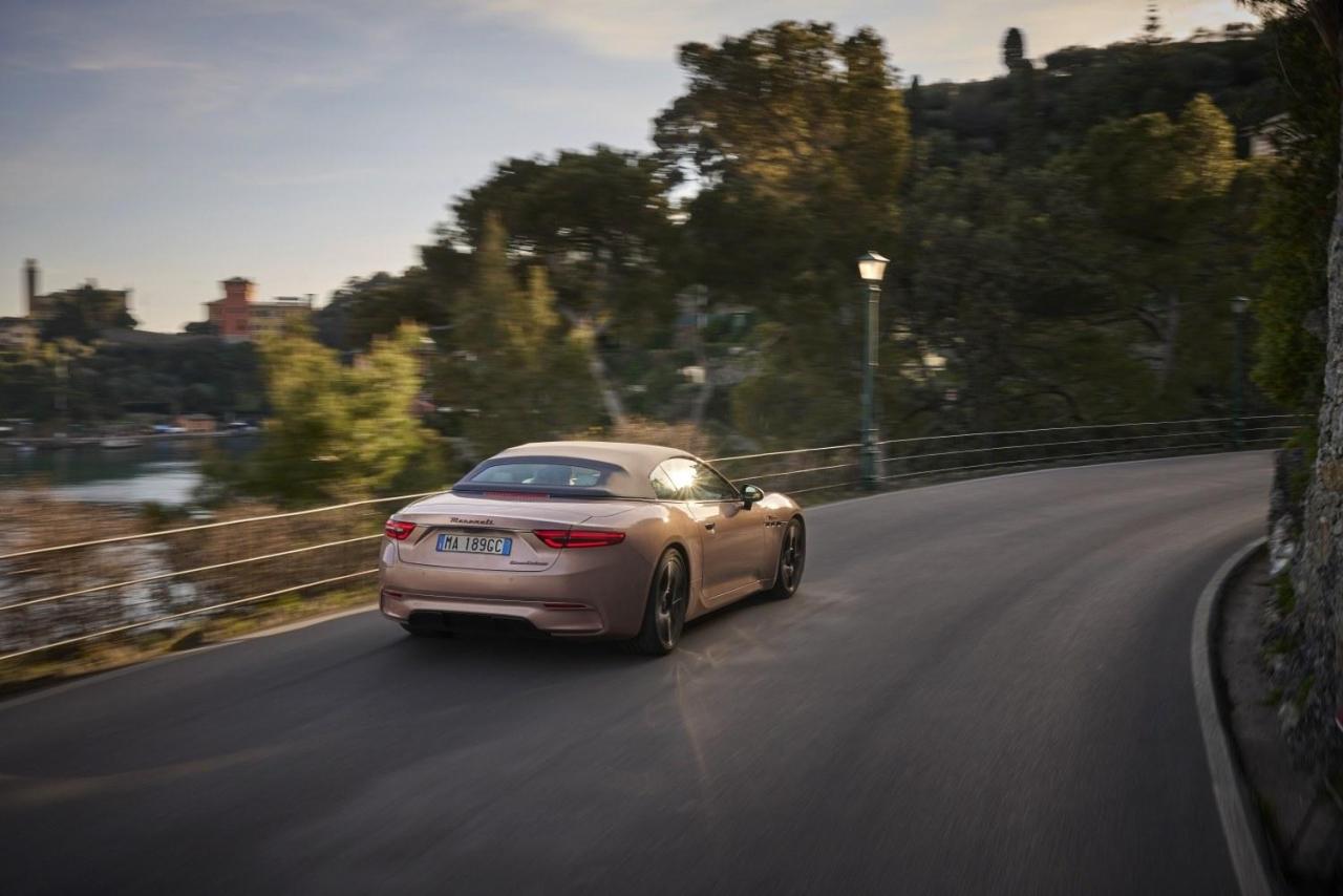 Small-23889-MaseratiFolgorecampaignItTurnsYouOn-GranCabrio-ph.MaxSarotto.jpg
