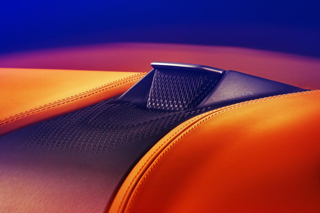 aston_martin_dbx707_8205.jpg.d3e36a5cf77039e3606361343959517d.jpg