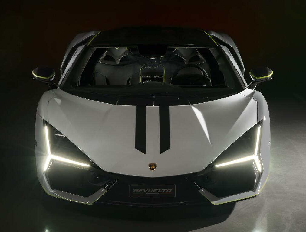 lamborghini_revuelto_lamborghini_arena_2024_5_061c035e0b8e08c8.jpg.5c2387b944a8ac1b010d8d781d32df6f.jpg