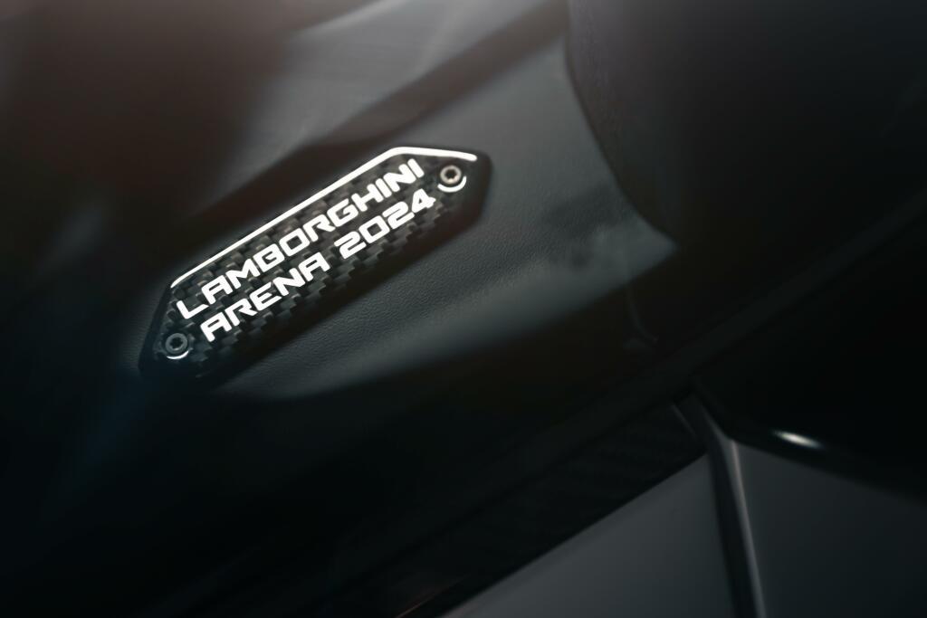lamborghini_revuelto_lamborghini_arena_2024_81.jpg.e98bb2be78408ed73536cf8fa7318a9b.jpg