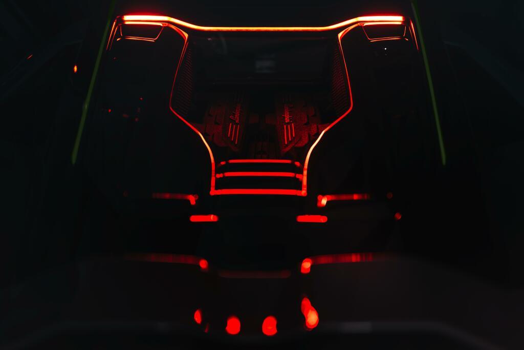 lamborghini_revuelto_lamborghini_arena_2024_96.jpg.1358936b5c2696e8964c5c4befa7d346.jpg