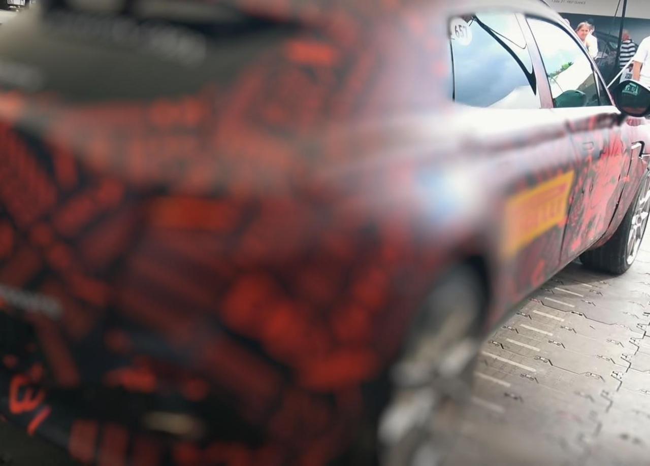 let-s-listen-to-the-aston-martin-dbx-suv-from-up-close-136580_1~2.jpg