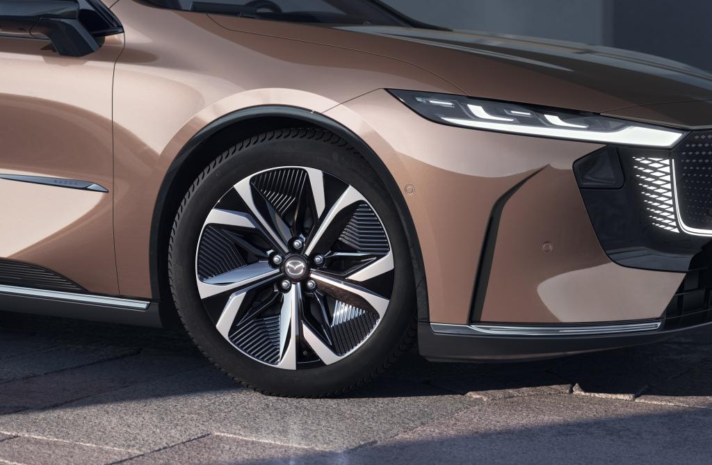 mazda_ez-6_1.jpg.305ddf29e6c3d4c55522abab3b038901.jpg