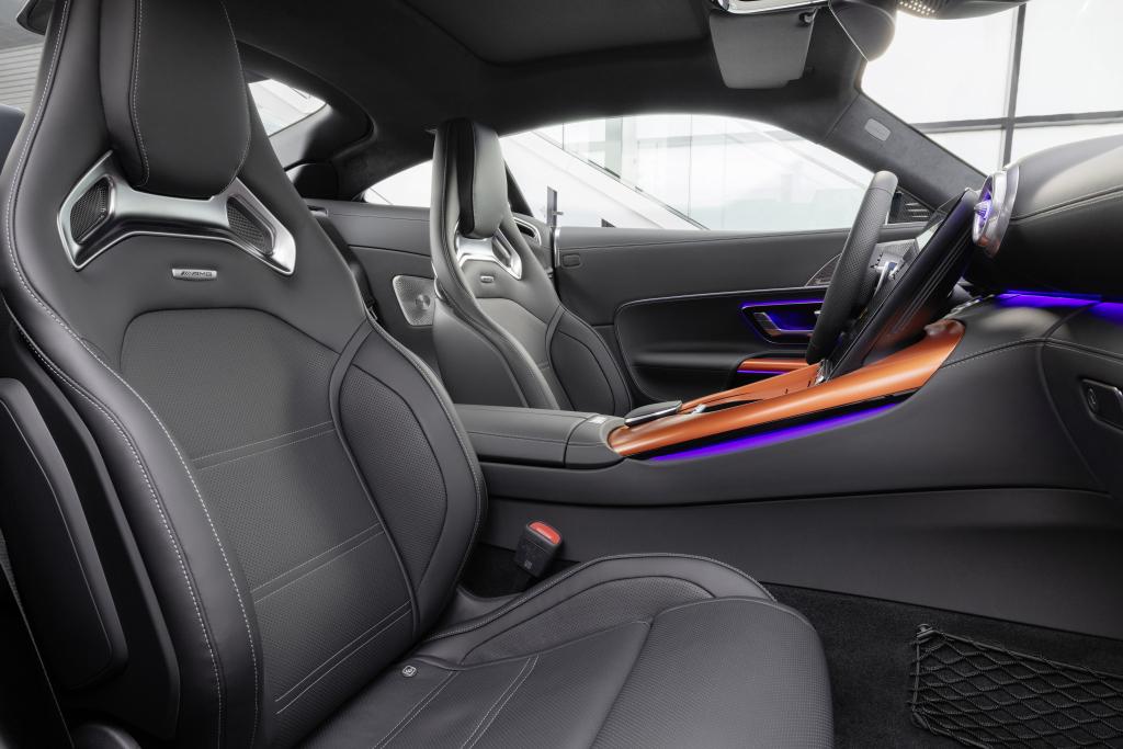 mercedes-amg_gt_63_s_e_performance_15.jpg.566c5f1b3586ebd66c08d5984a0830fb.jpg