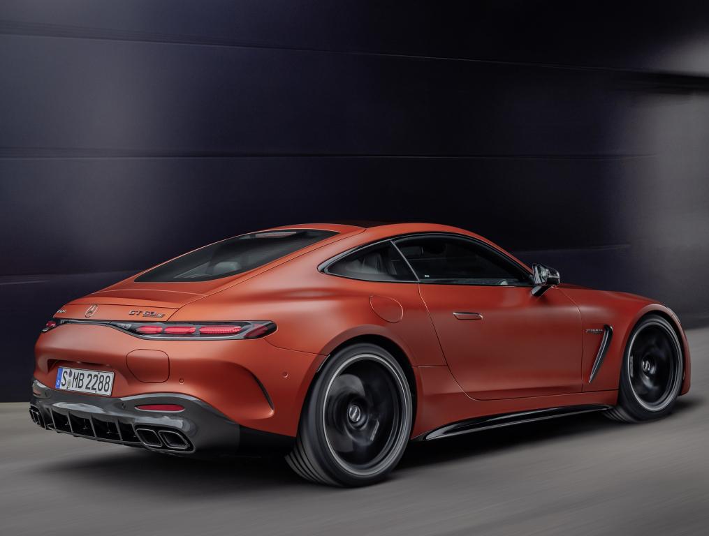 mercedes-amg_gt_63_s_e_performance_26_051c03ab095c0715.jpg.213432cfae6fedc9c9d47de47524e032.jpg