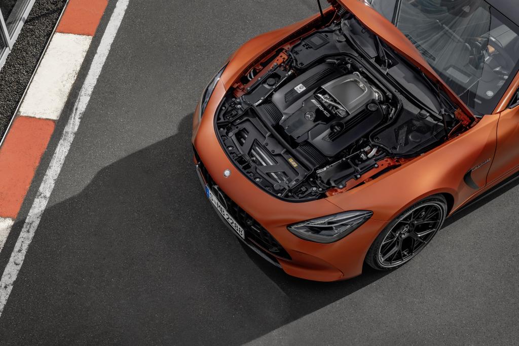 mercedes-amg_gt_63_s_e_performance_5.jpg.5c4c11e241f2877fe62ad99f134eec6e.jpg