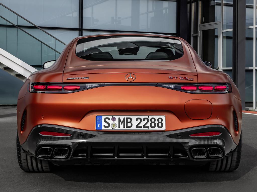 mercedes-amg_gt_63_s_e_performance_91_047a04190a4507b1.jpg.77207a43638218749186180bc5698301.jpg