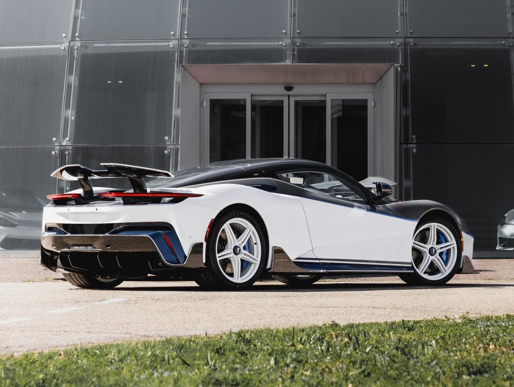 pininfarina_battista_reversario_031110560e210aa6.jpg.832565c84482012560072aafa2fdcd02.jpg