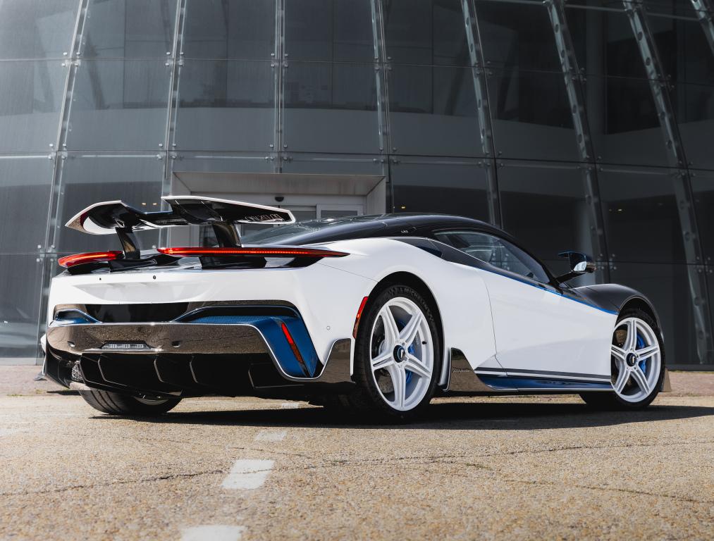 pininfarina_battista_reversario_4_04c6037915120ffb.jpg.6e975ead86612a9e3137e1dfcd51844e.jpg