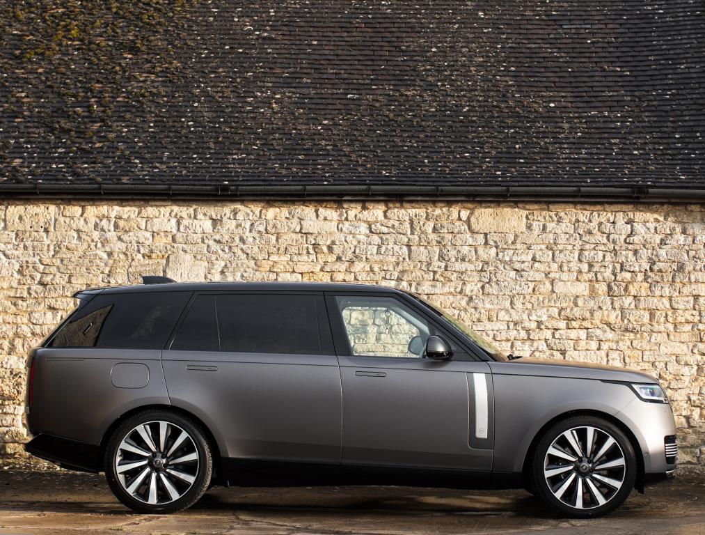 range_rover_sv_burford_edition_0088023b0ddf0a85.jpg.adbe298887f4f912f29f302249966974.jpg