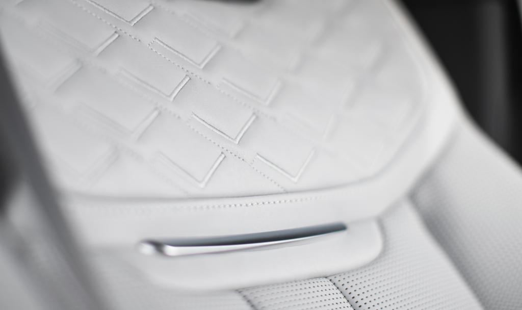 range_rover_sv_burford_edition_2.jpg.ba552c62bc50b30d61d2b05ad3f135dd.jpg