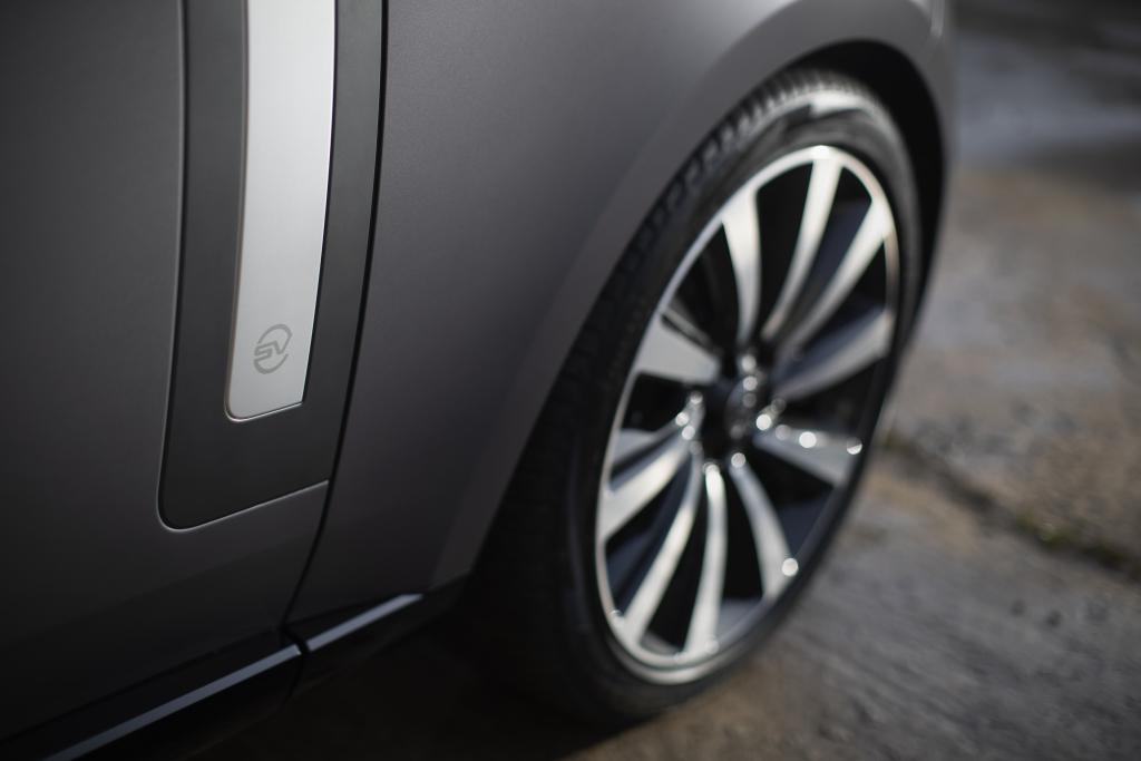 range_rover_sv_burford_edition_9.jpg.e97225bd781bca903790177d422873ff.jpg
