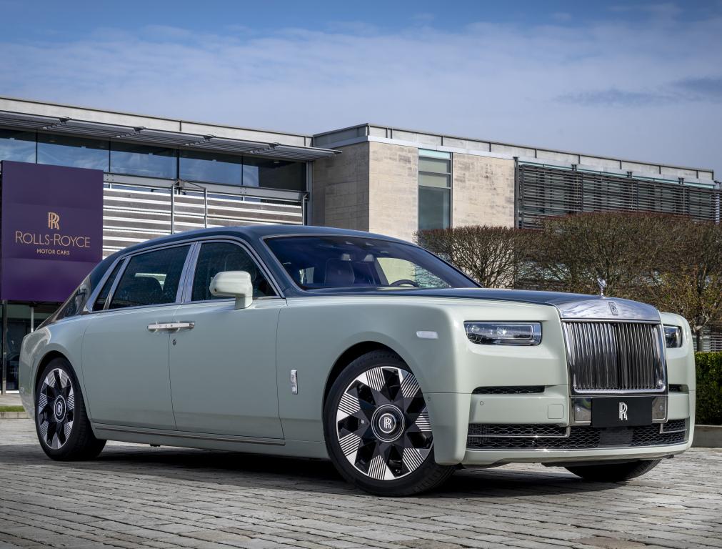rolls-royce_phantom_ewb_magnetism_01660000143d0f61.jpg.c9b1859f4d11c94f644ab3ad9aae0579.jpg
