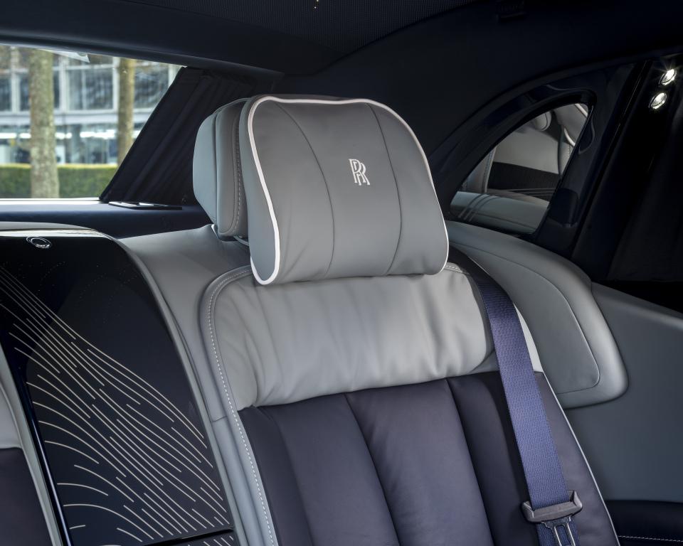 rolls-royce_phantom_ewb_magnetism_1.jpg.53f80202213535ffacdb59069af06819.jpg