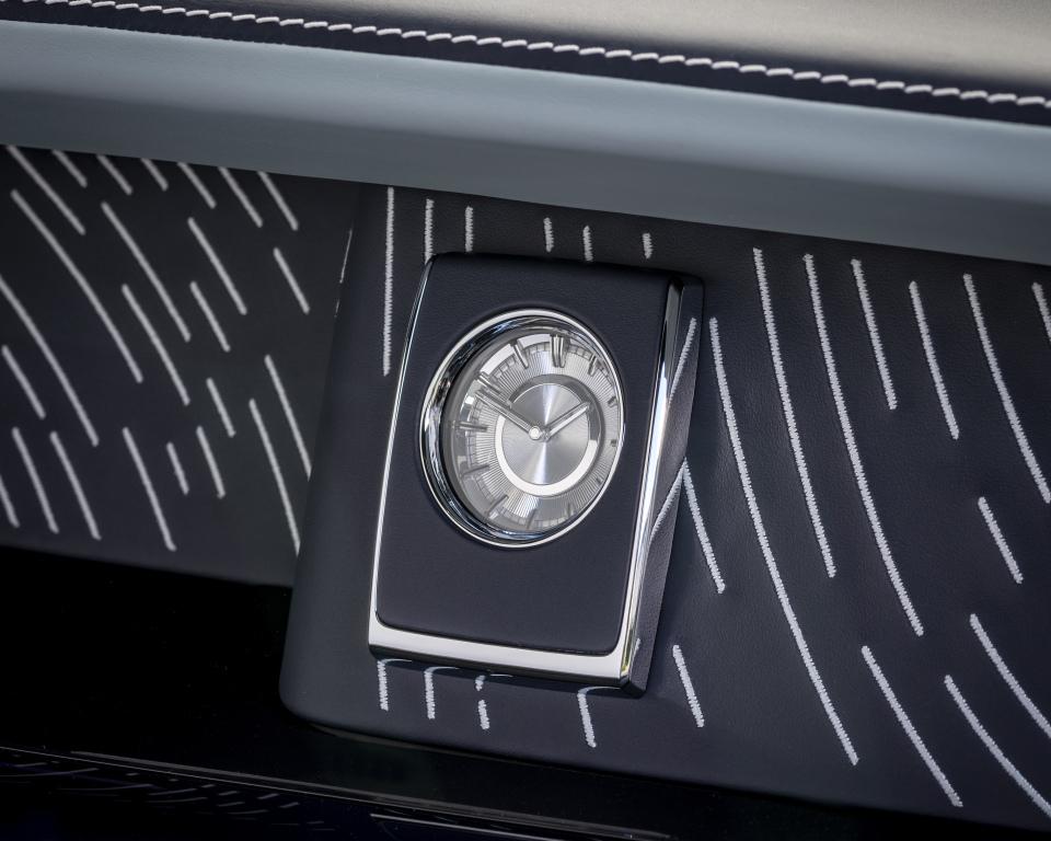 rolls-royce_phantom_ewb_magnetism_23.jpg.38a83d5b3f1e73ea547b0654512c7ce3.jpg