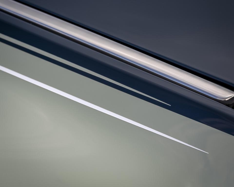 rolls-royce_phantom_ewb_magnetism_49.jpg.f1440ac8a80453e1afc4313f7c1d5acb.jpg
