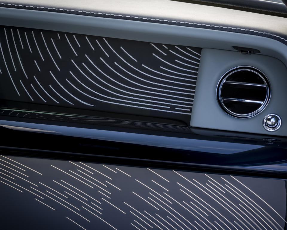 rolls-royce_phantom_ewb_magnetism_6.jpg.08b90223166185ff0af0ab497972f35e.jpg