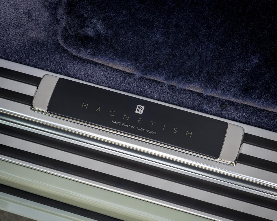 rolls-royce_phantom_ewb_magnetism_96.jpg.2cc61440b2139314d99441768f3d2323.jpg