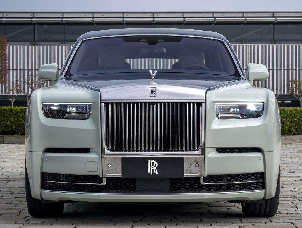 rolls-royce_phantom_ewb_magnetism_9_02fb02be10a30c8b.jpg.75ac24afe807bb37e9c4dd972242e693.jpg
