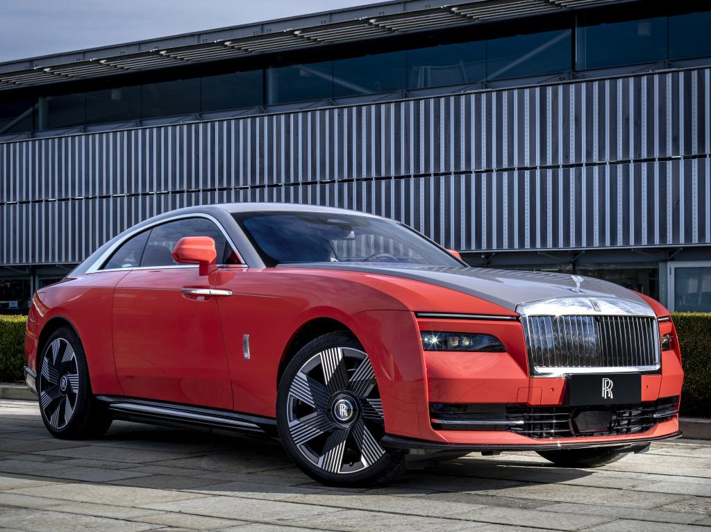 rolls-royce_spectre_escapism_00d8000015570ff8.jpg.e2424cbe521286807b5a6976220b818b.jpg