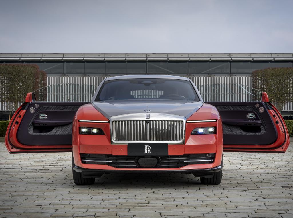 rolls-royce_spectre_escapism_2_00550000162f1079.jpg.e19eeeac6c7e4c075373ea75b095e091.jpg