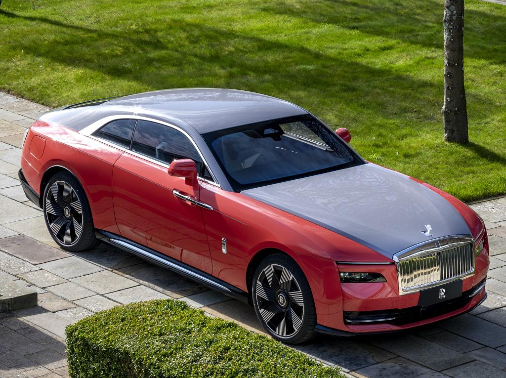 rolls-royce_spectre_escapism_3_026f01cc0ede0b1b.jpg.7f6abc442a517fc757bc259a0f0e3e5b.jpg