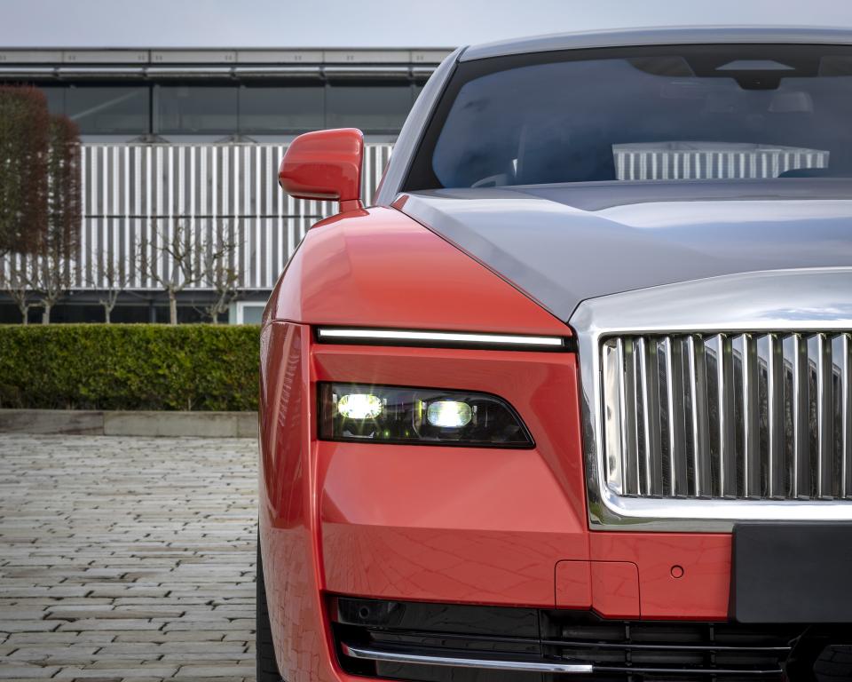 rolls-royce_spectre_escapism_7.jpg.02f04596cf5f74b4cdc6a5a0b6694982.jpg