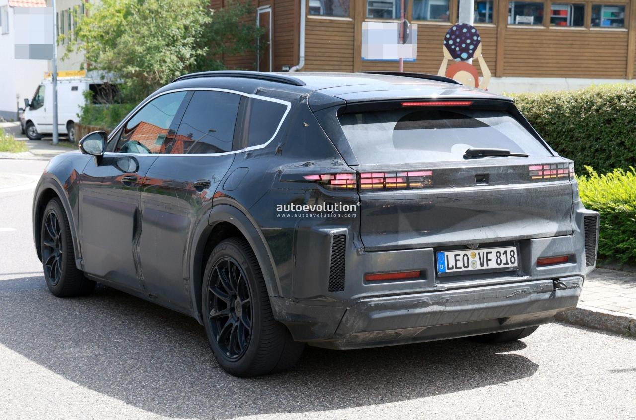 2026-porsche-cayenne-electric-sheds-some-camo-still-hides-plenty-of-details_10.thumb.jpg.7bb5e7a48ca6a958c73508b3f09a117d.jpg