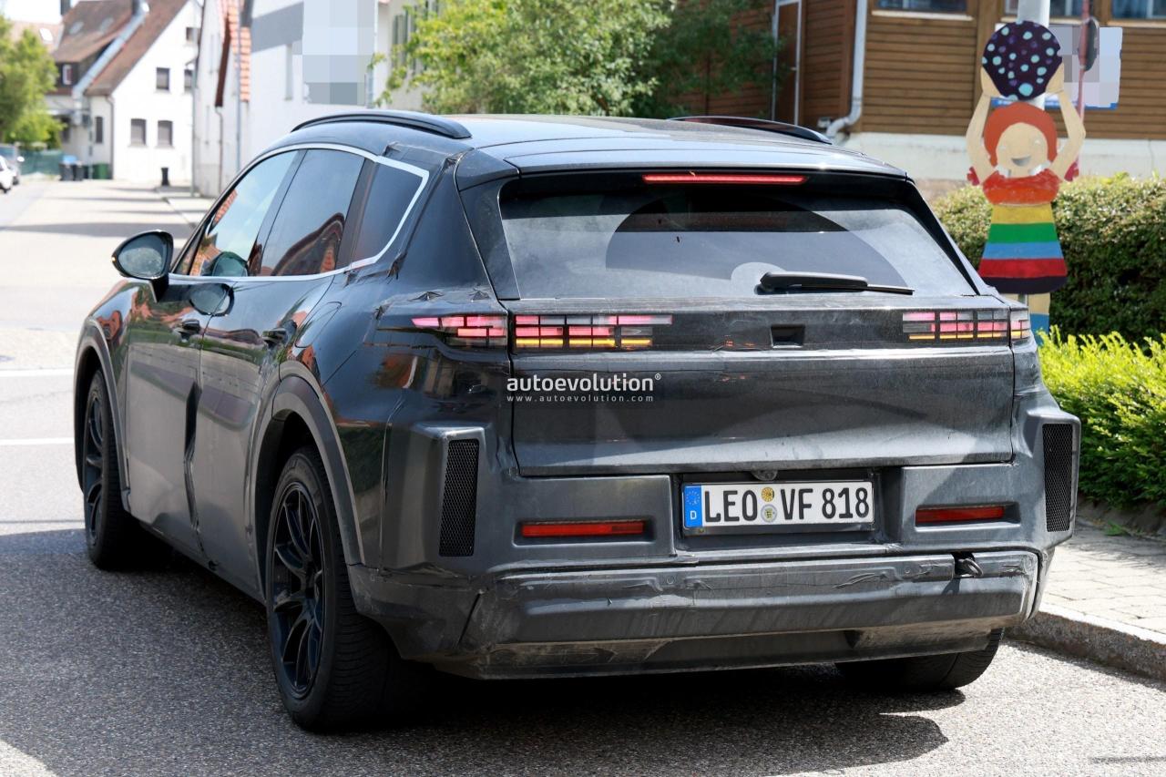 2026-porsche-cayenne-electric-sheds-some-camo-still-hides-plenty-of-details_12.thumb.jpg.850bf498853d5fca70f8704fa3017e8a.jpg
