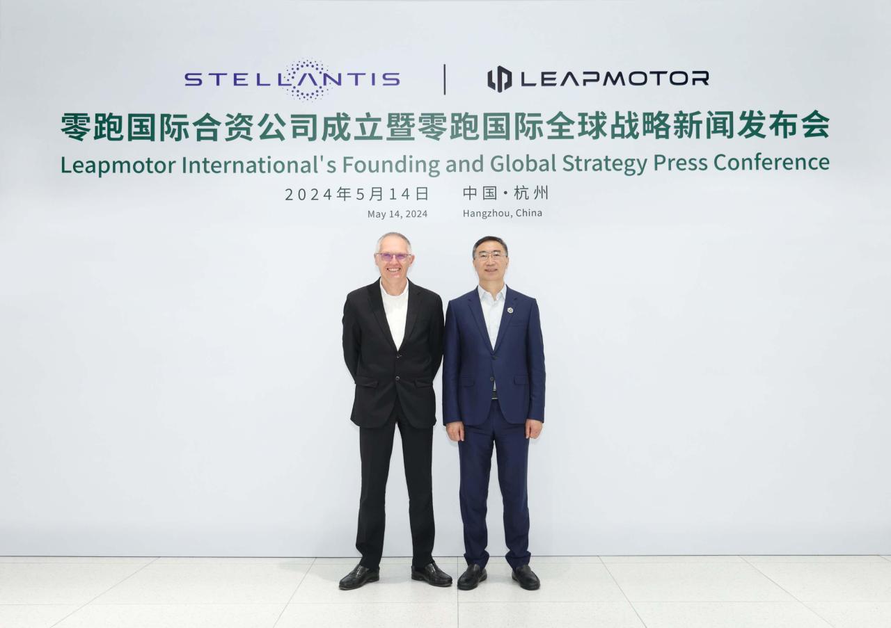 DasinistraCarlosTavaresCEOdiStellantiseJiangmingZhufondatorePresidenteeCEOdiLeapmotor.thumb.png.b65d20587631e1d6879ad8c2dce18414.png