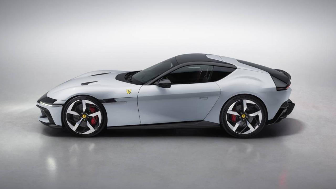 New_Ferrari_V12_ext_02_white_media_ddc2b9e5-3a3e-43dd-9ca4-b16af904990c.thumb.jpg.30ff1c59af443c2e6fb87448afa825af.jpg
