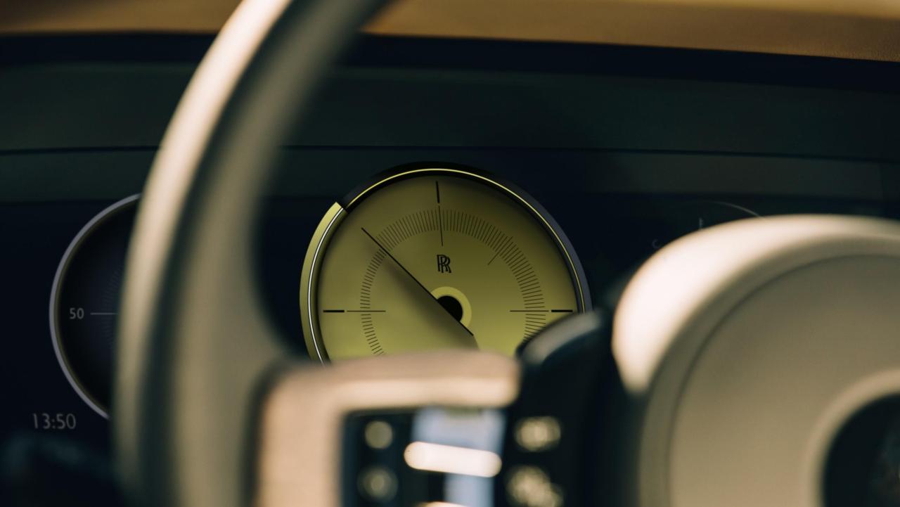 P90549004_lowRes_rolls-royce-cullinan.jpg