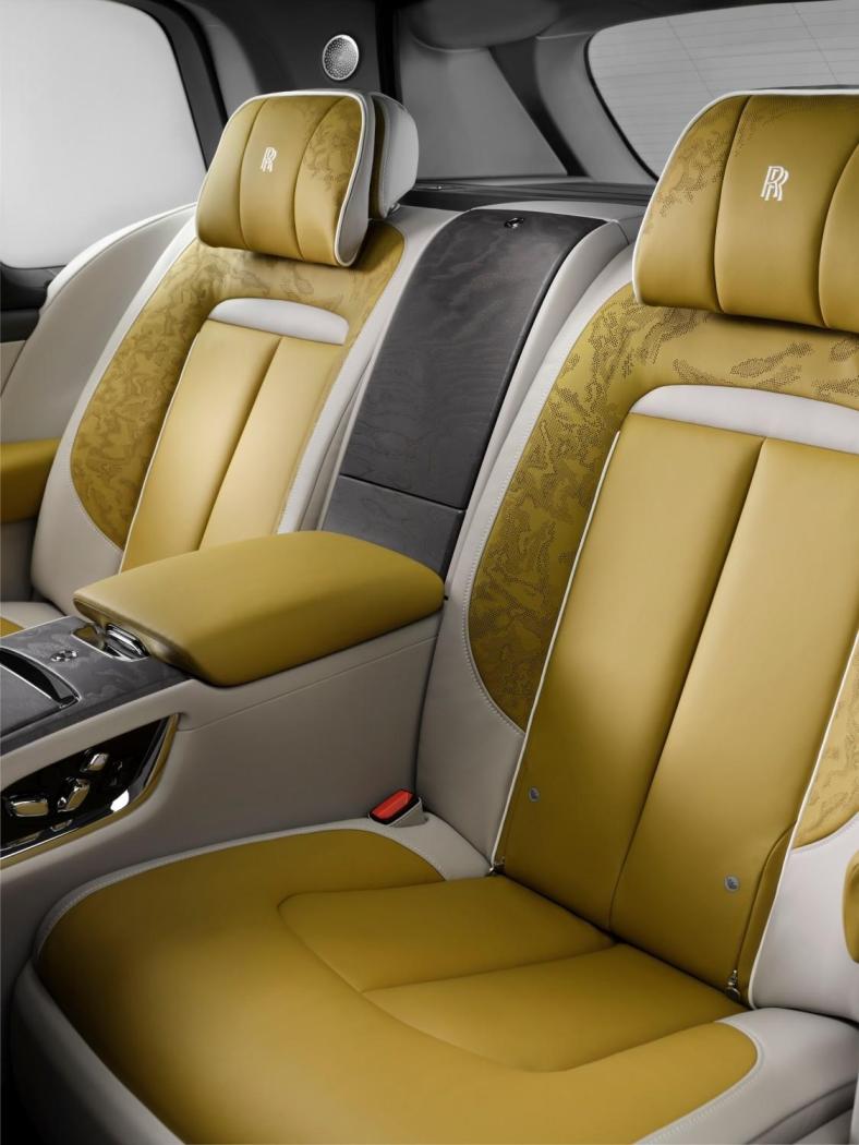 P90549027_lowRes_rolls-royce-cullinan.jpg