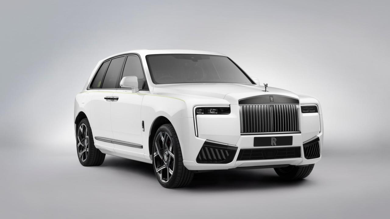 P90549051_lowRes_rolls-royce-black-ba.jpg