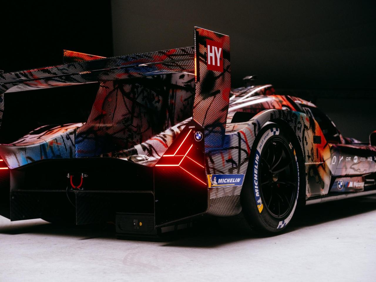 P90550649_lowRes_bmw-art-car-20-by-ar.jpg