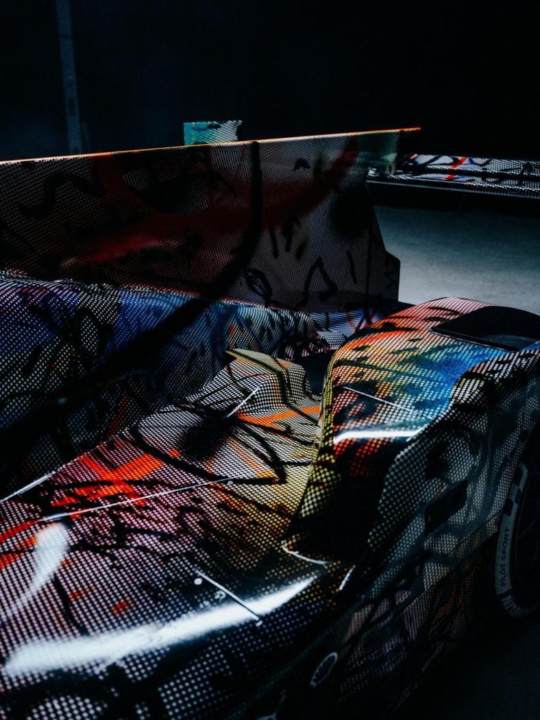 P90550650_lowRes_bmw-art-car-20-by-ar.jpg